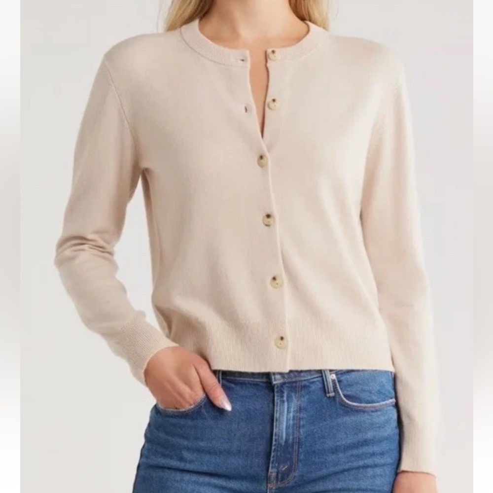 VINCE LONG SLEEVE PEARL BUTTON BLOUSE********SIZE: XXS